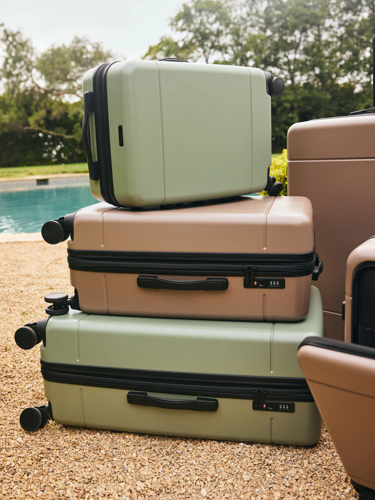 Hue Large Luggage - Image 76