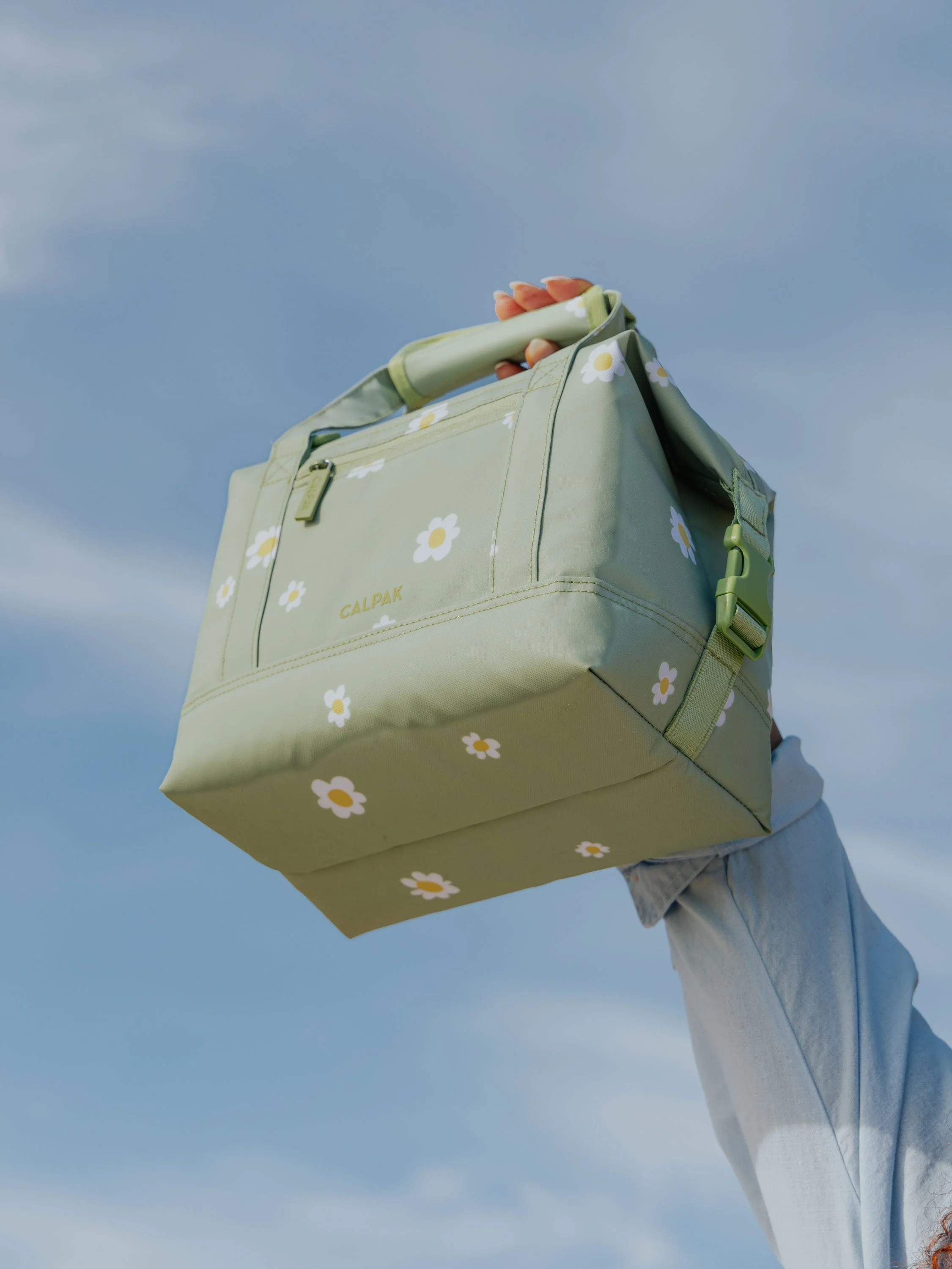 Insulated 8L Soft-Sided Cooler - Image 8